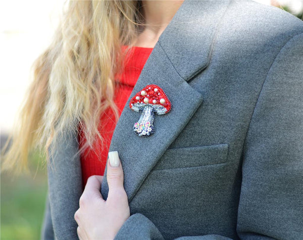 FORBIDDEN BEAUTY MUSHROOM BROOCH KIT, ABRIS ART BEAD EMBROIDERY (AD-241)