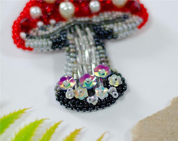FORBIDDEN BEAUTY MUSHROOM BROOCH KIT, ABRIS ART BEAD EMBROIDERY (AD-241)