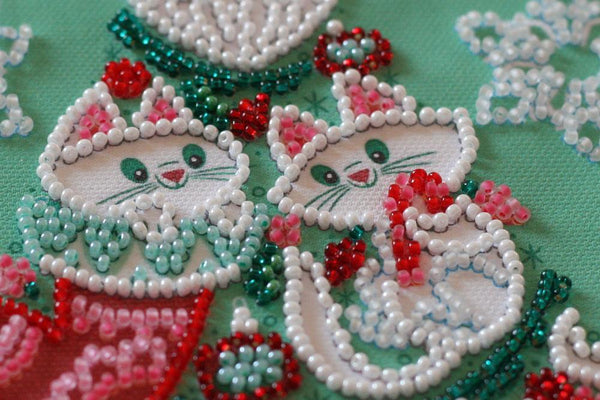 CATS DECORATE CHRISTMAS TREE ABRIS ART BEAD EMBROIDERY KIT MIDI ( AMB-083 )