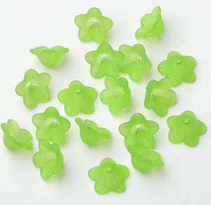 50 FROSTED LUCITE ACRYLIC FLOWER  BEADS 13mm GREEN TOP QUALITY LUC49
