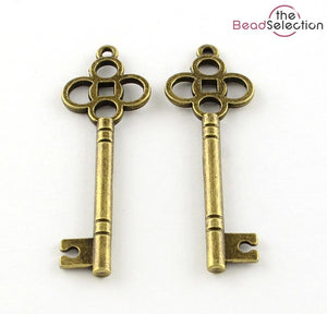 10 SANTA KEYS CHARMS PENDANTS 47mm ANTIQUE BRONZE MAGIC C281